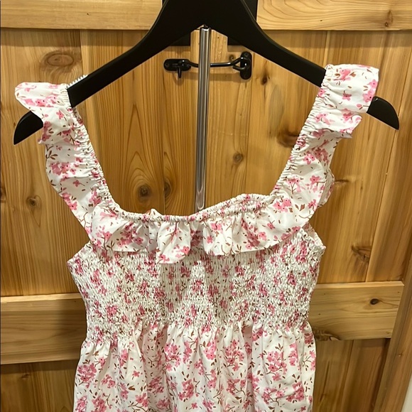 Chic Floral Ruffle Crop Top - Picture 4 of 9